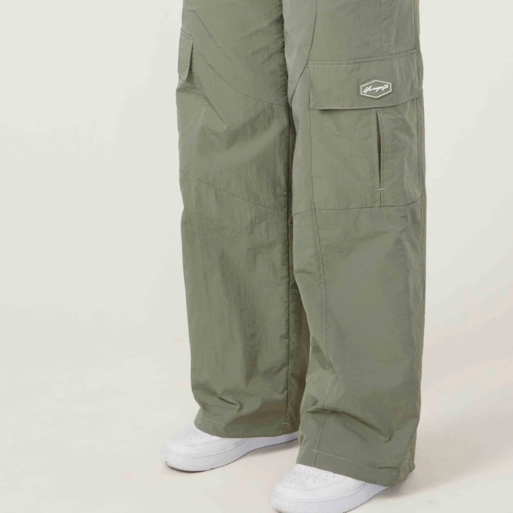 ❌SOLD❌ Young LA cargo pants - Picture 3 of 4